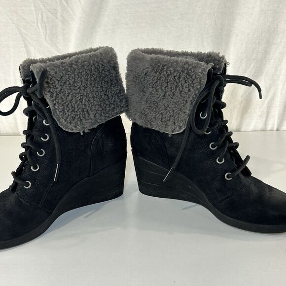 UGG Zea Women’s Black Leather Fold Over Shearling Wedge Lace-Up Boots Size 5 - Picture 3 of 8